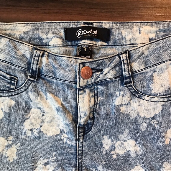 *PRICE DROP!* Floral Denim Skinny Jeans - Picture 3 of 4